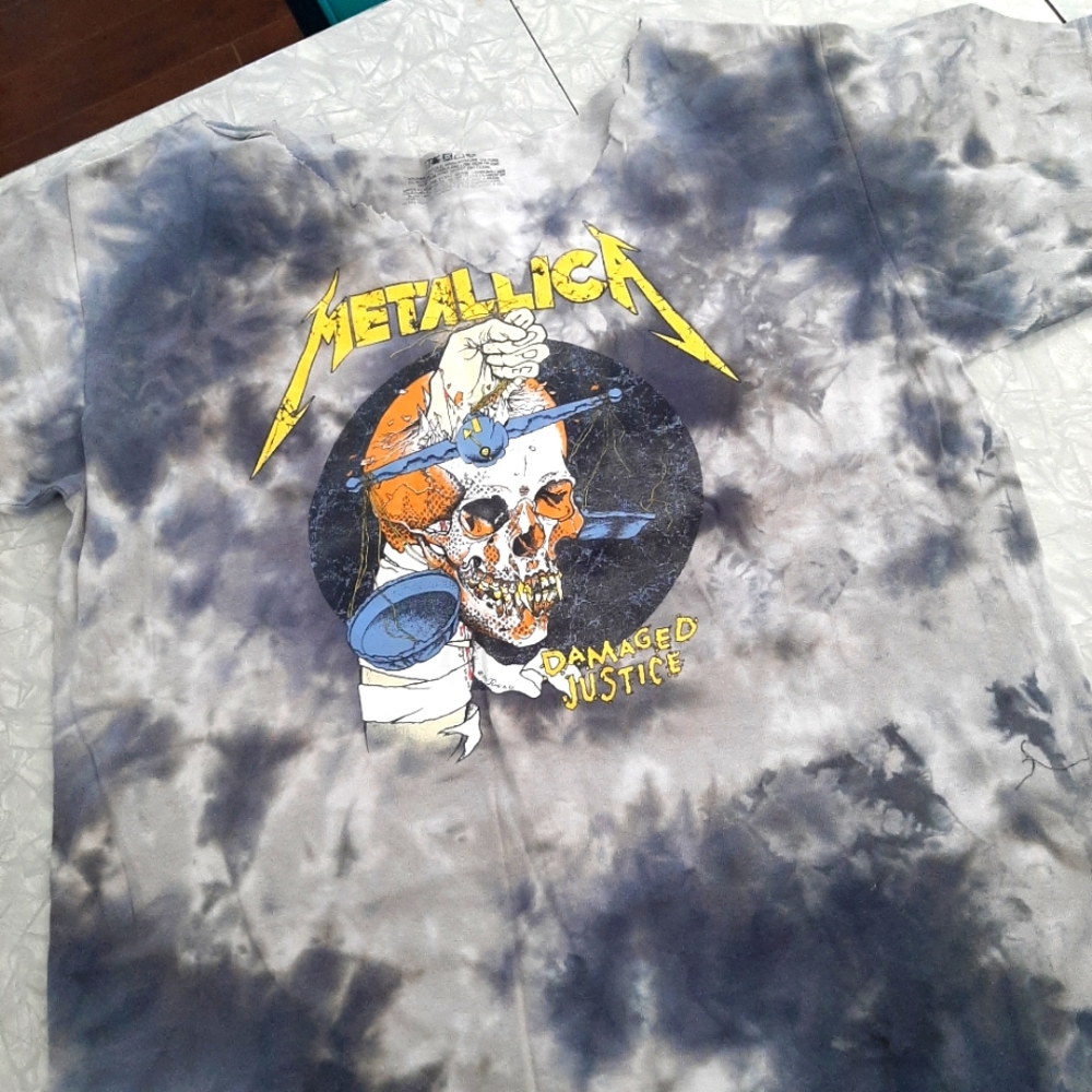 Bleach dye hand cut  short sleeve Metallica t-shirt XL